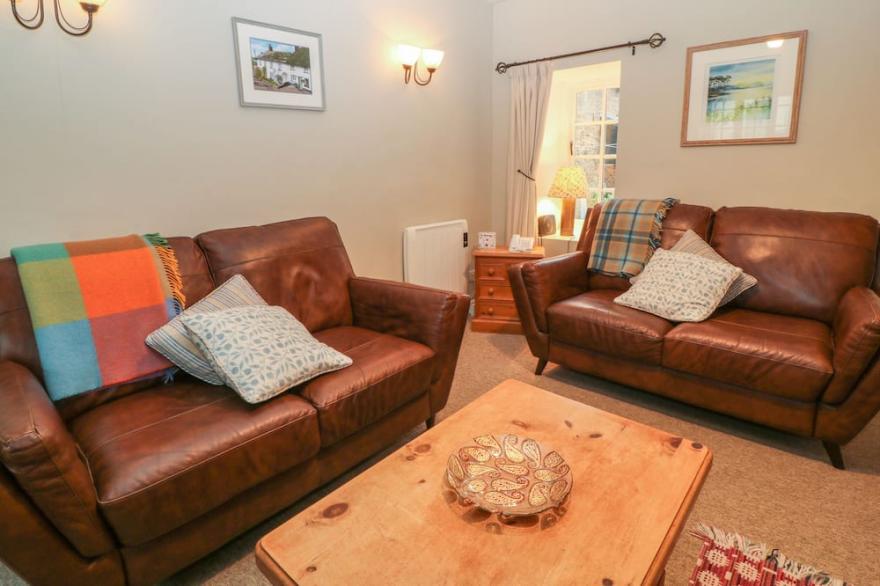 ROBYN COTTAGE, pet friendly, country holiday cottage in Otterton