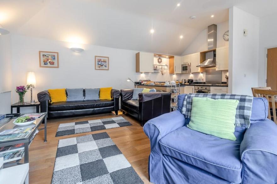 6 St Elvan's - Two Bedroom Apartment, Sleeps 4
