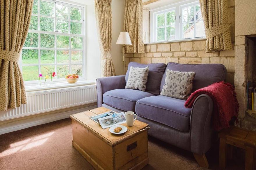 A sudeley castle cottage that sleeps 3 guests  in 2 bedrooms