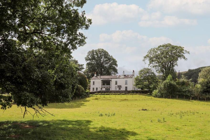 HOW END, family friendly, character holiday cottage in Braithwaite