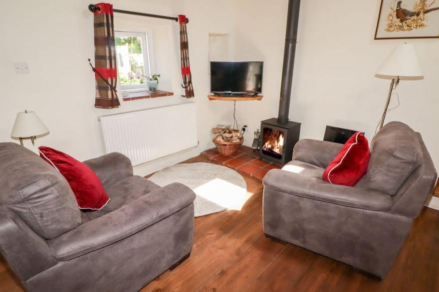 THE OLD STABLE, pet friendly, with open fire in Wolfscastle