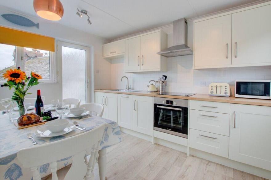 Shambrook - Three Bedroom House, Sleeps 6