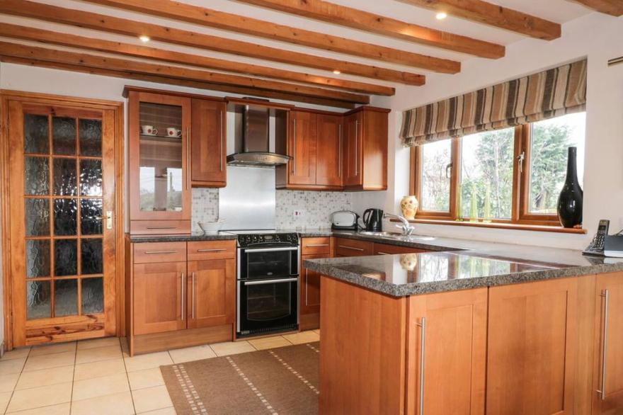 LYNTON HOUSE, family friendly, with a garden in Drybrook