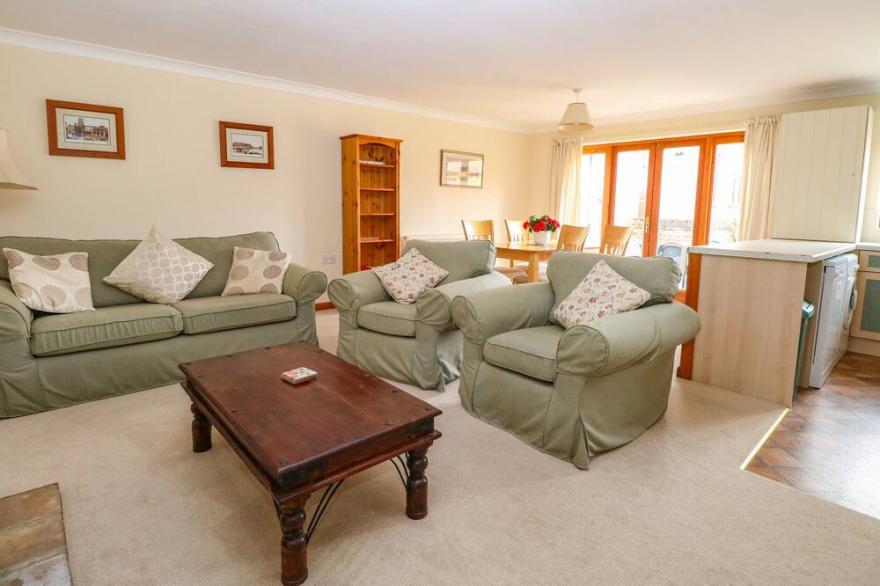 SYCAMORE, family friendly, with a garden in Wood Norton