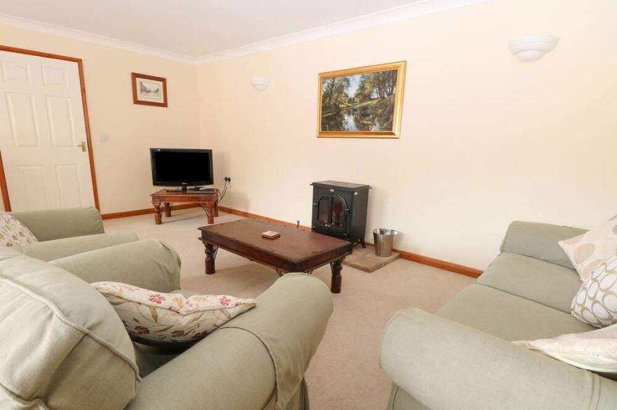 SYCAMORE, family friendly, with a garden in Wood Norton