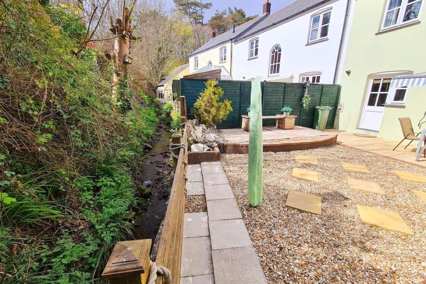 POLDARK COTTAGE, family friendly, with open fire in Charlestown