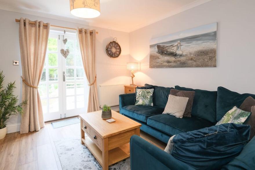 POLDARK COTTAGE, family friendly, with open fire in Charlestown
