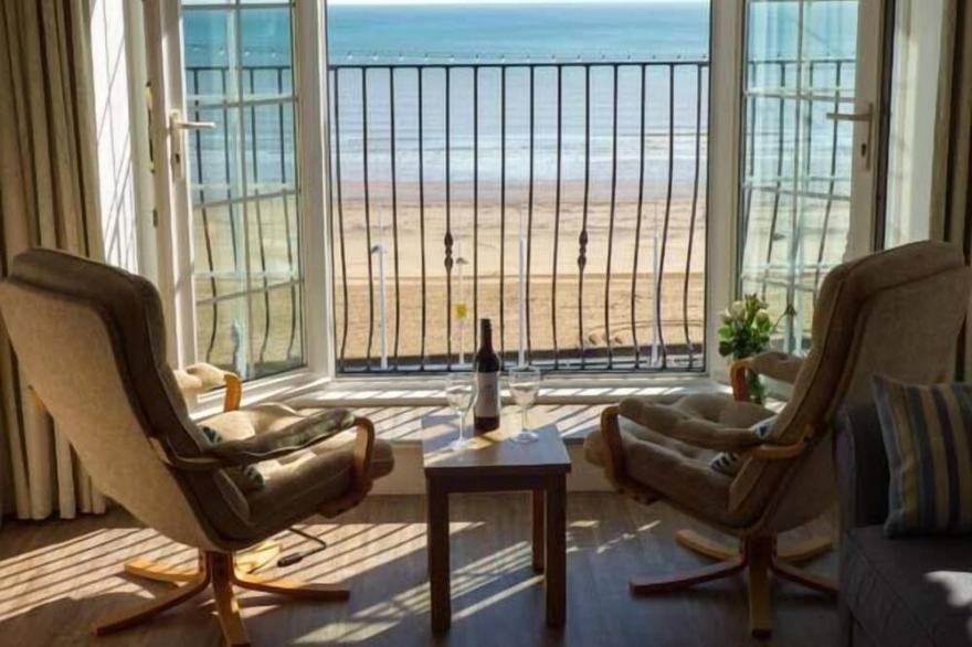 SANDY SHORE, family friendly, country holiday cottage in Bridlington