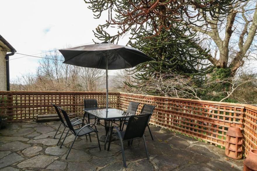 BRON ABER, pet friendly, with open fire in Arthog