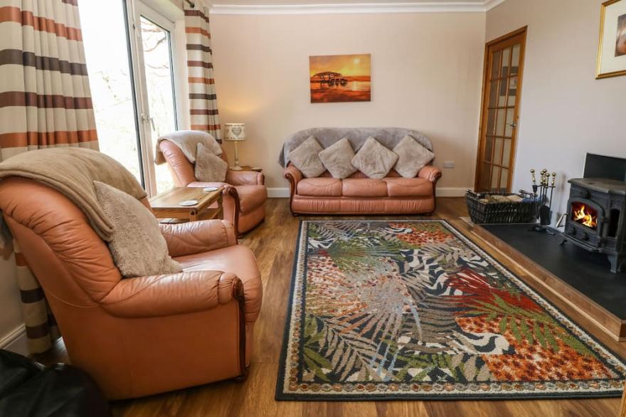 BRON ABER, pet friendly, with open fire in Arthog