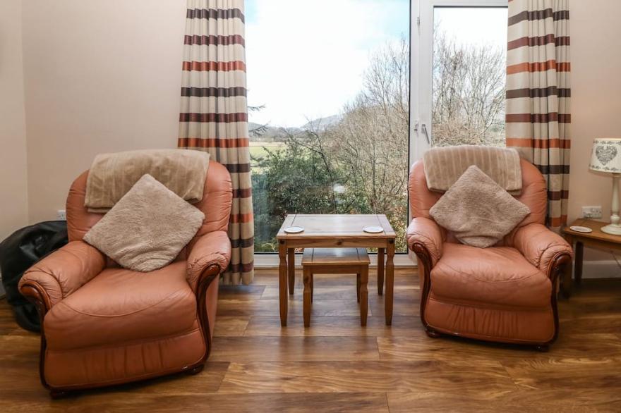 BRON ABER, pet friendly, with open fire in Arthog