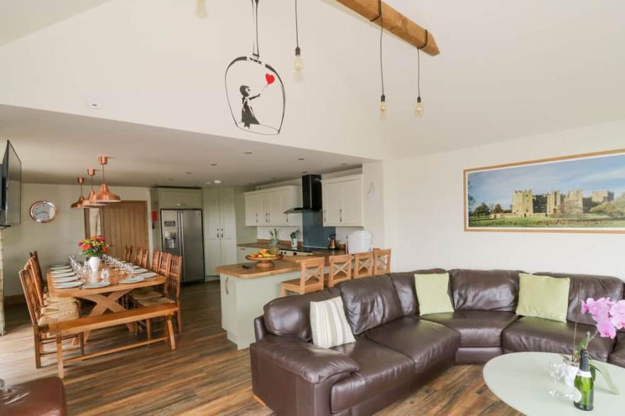 JACOB'S LODGE, family friendly, luxury holiday cottage in Eggleston