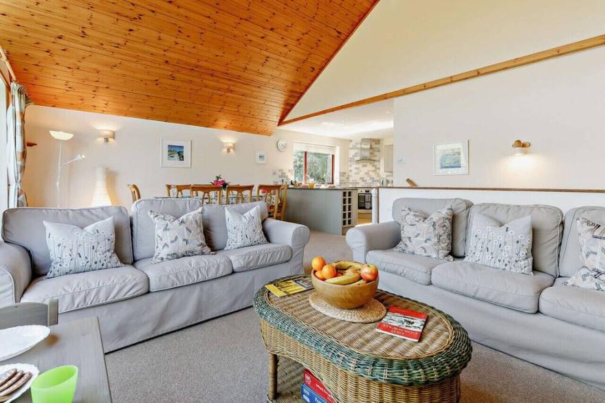 Milton Lodge - Three Bedroom House, Sleeps 7