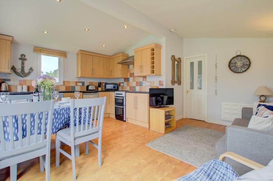 Sophanise - Two Bedroom House, Sleeps 4
