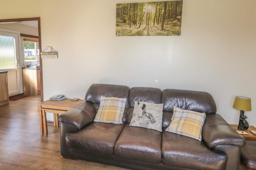 ROWAN, pet friendly, character holiday cottage in Whitstone