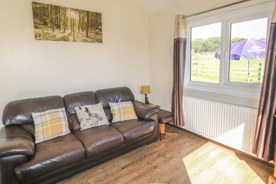 ROWAN, pet friendly, character holiday cottage in Whitstone