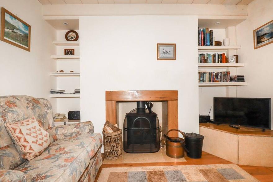 THE ARK COTTAGE, pet friendly, character holiday cottage in St Blazey