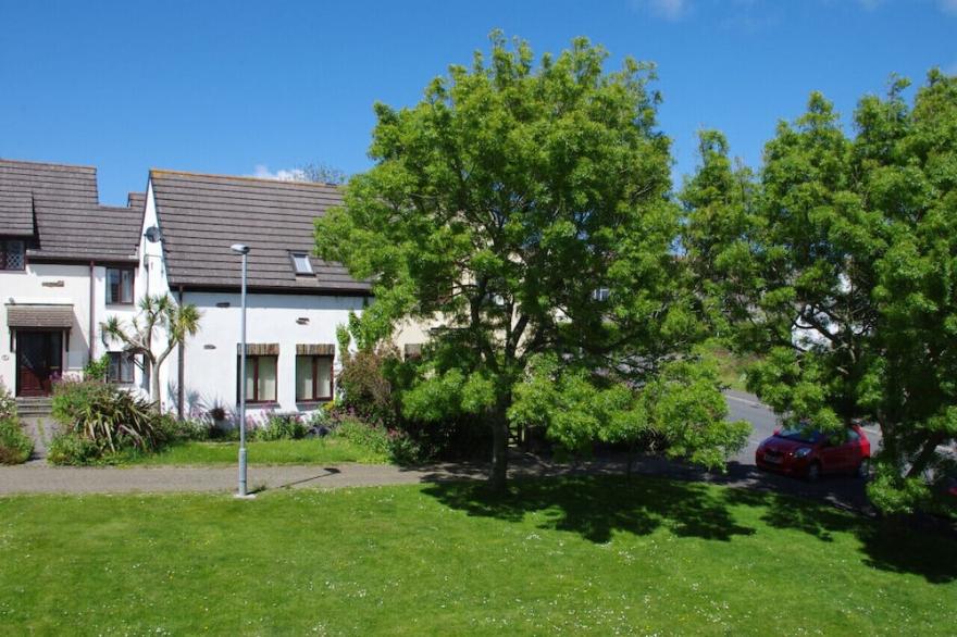 Lowen Cottage - Two Bedroom House, Sleeps 4