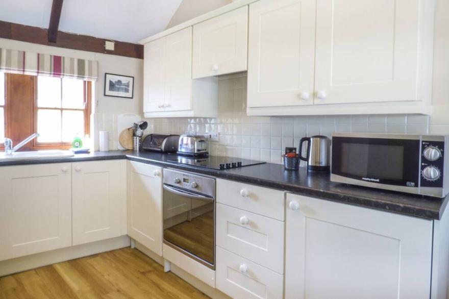 THE BULLSHED, family friendly, character holiday cottage in Marazion
