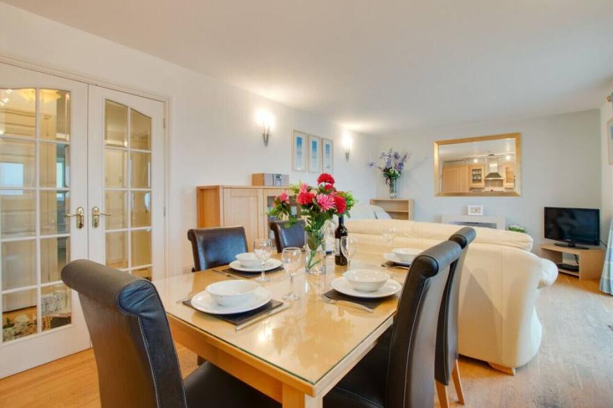 Morwenna - Three Bedroom Apartment, Sleeps 5