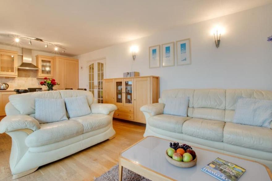 Morwenna - Three Bedroom Apartment, Sleeps 5