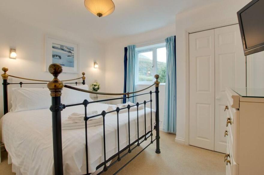 Morwenna - Three Bedroom Apartment, Sleeps 5