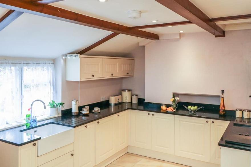3 OLD POLICE STATION, pet friendly, with open fire in Dunster