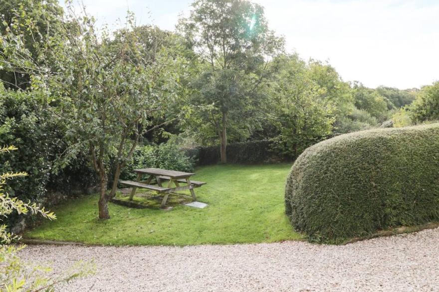 CARTHORSE COTTAGE, family friendly, with pool in Teignmouth