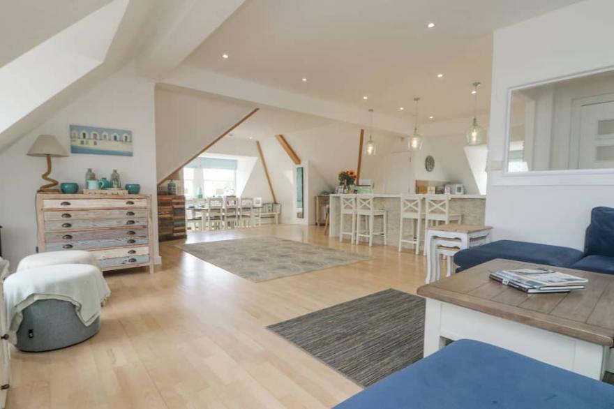 DAWN CATCHER, family friendly, luxury holiday cottage in Falmouth