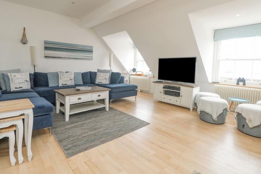 DAWN CATCHER, family friendly, luxury holiday cottage in Falmouth