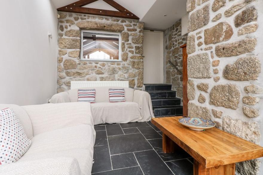 FORGE COTTAGE, family friendly, with open fire in Sennen