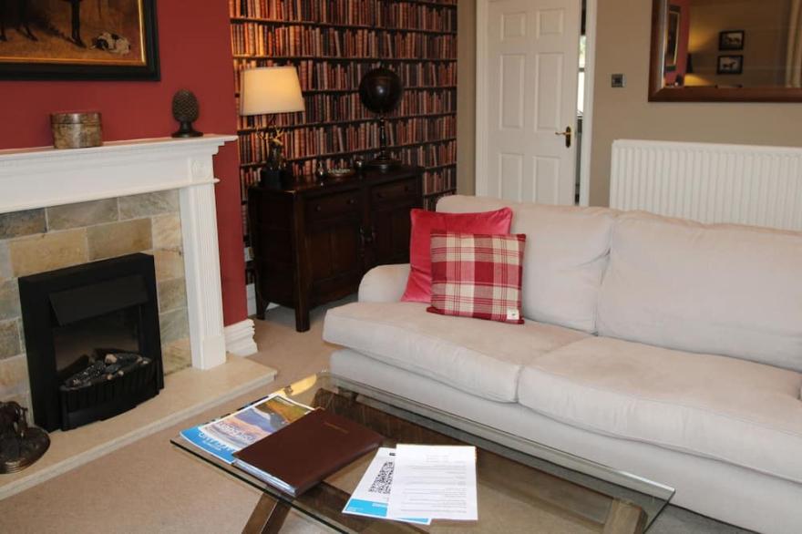 GELTSDALE GARDEN APARTMENT, family friendly in Wetheral