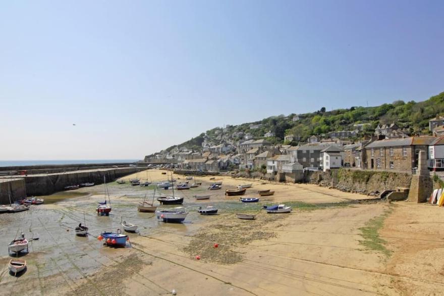 THE NET LOFT, family friendly, country holiday cottage in Mousehole