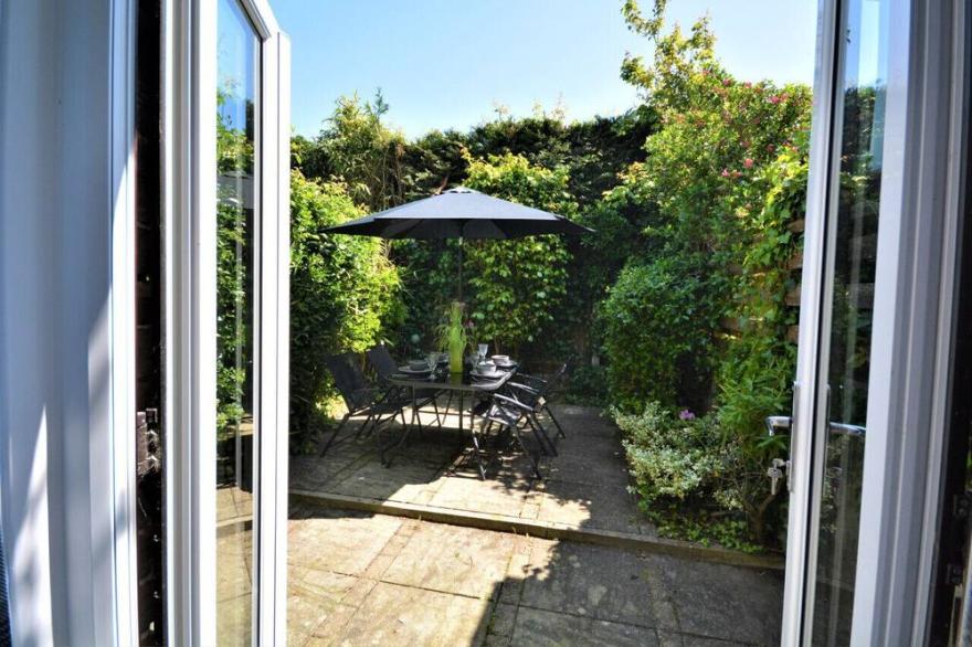 Little Dolphins - Two Bedroom House, Sleeps 4