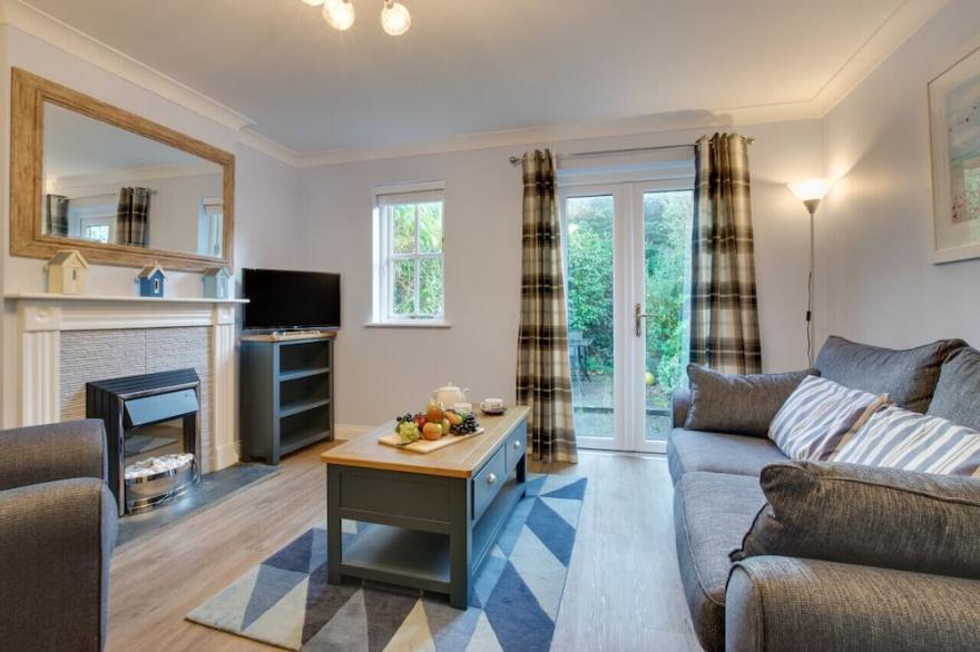 Little Dolphins - Two Bedroom House, Sleeps 4