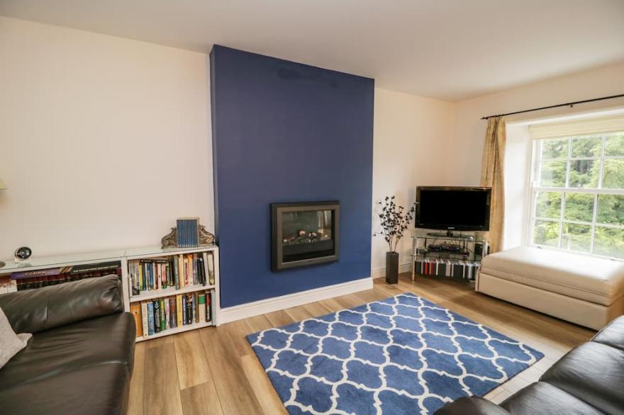 DERWENTWATER  APARTMENT, family friendly in Keswick