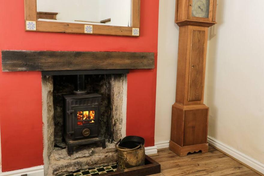 COOPER'S COTTAGE, pet friendly, with open fire in Pickering