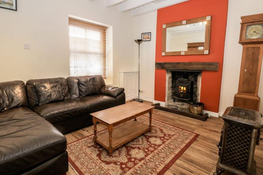 COOPER'S COTTAGE, pet friendly, with open fire in Pickering