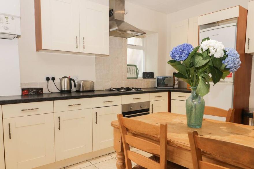 COOPER'S COTTAGE, pet friendly, with open fire in Pickering