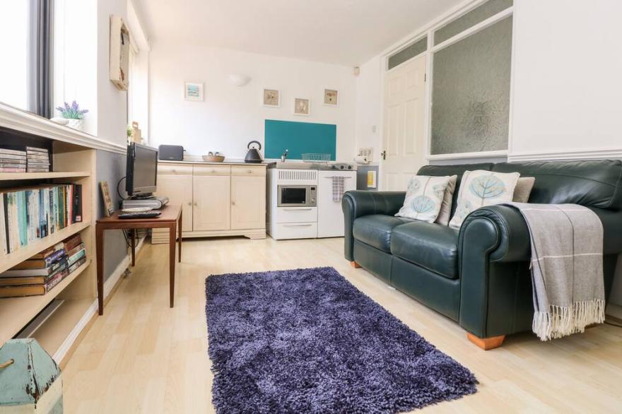 LITTLE BEACH HOUSE, romantic, with a garden in St. Austell