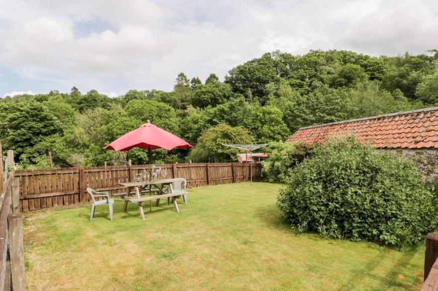 PRIMROSE HILL FARMHOUSE, pet friendly in Hutton-Le-Hole