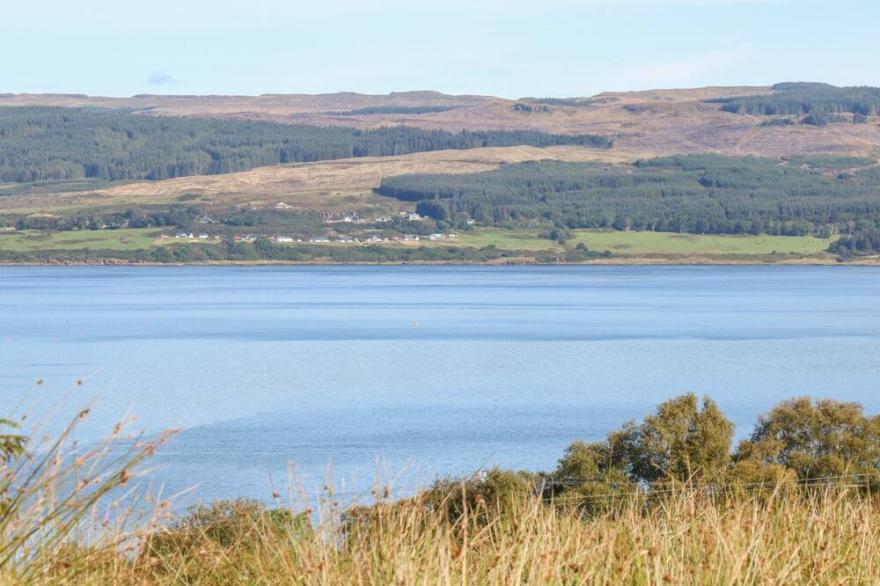 POPPIES COTTAGE, pet friendly, with open fire in Salen, Isle Of Mull
