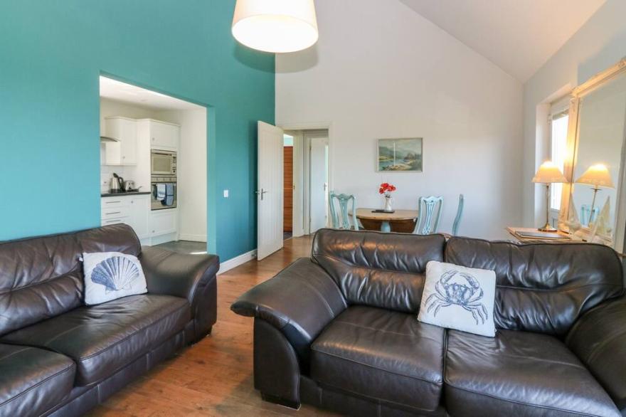 POPPIES COTTAGE, pet friendly, with open fire in Salen, Isle Of Mull
