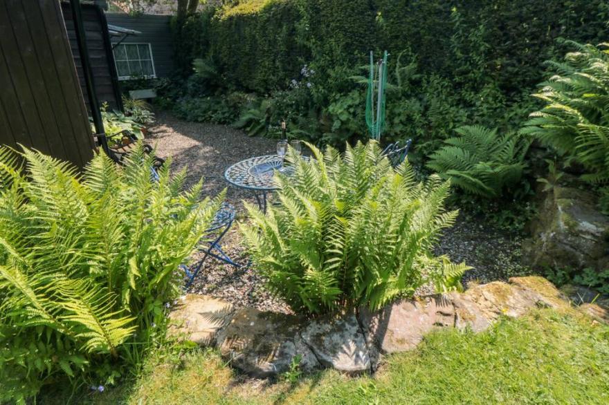 DAMSON CROFT, family friendly, with a garden in Lastingham