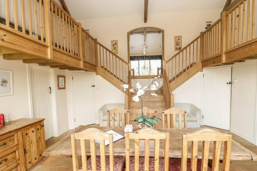 THE BARN, pet friendly, luxury holiday cottage in Shaftesbury
