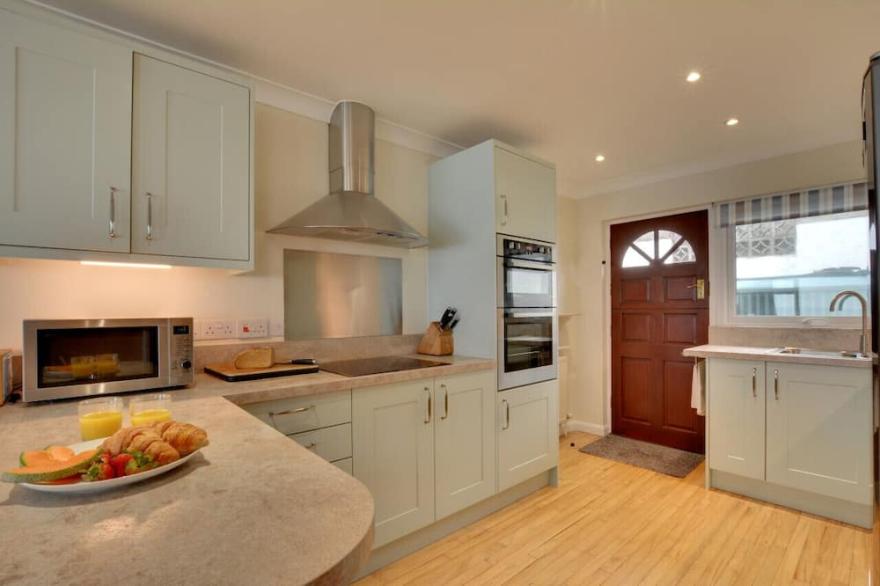 The Lamp House - Three Bedroom House, Sleeps 4