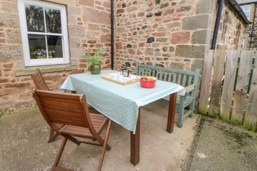 BRUNO'S BOTHY, pet friendly, with open fire in Belford