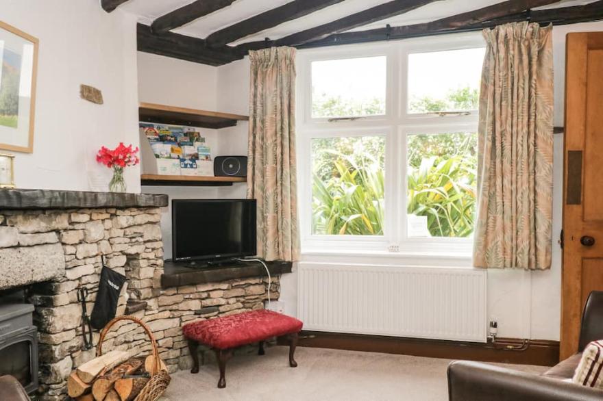 THE ORCHARD, family friendly, character holiday cottage in Levens
