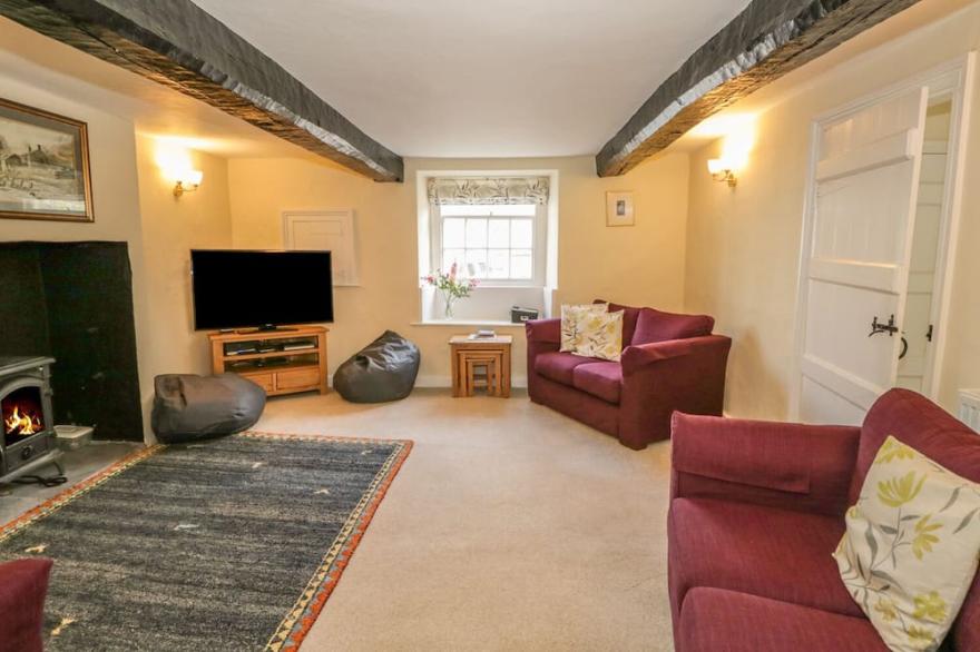 TOWN END FARMHOUSE, family friendly, with open fire in Newby Bridge
