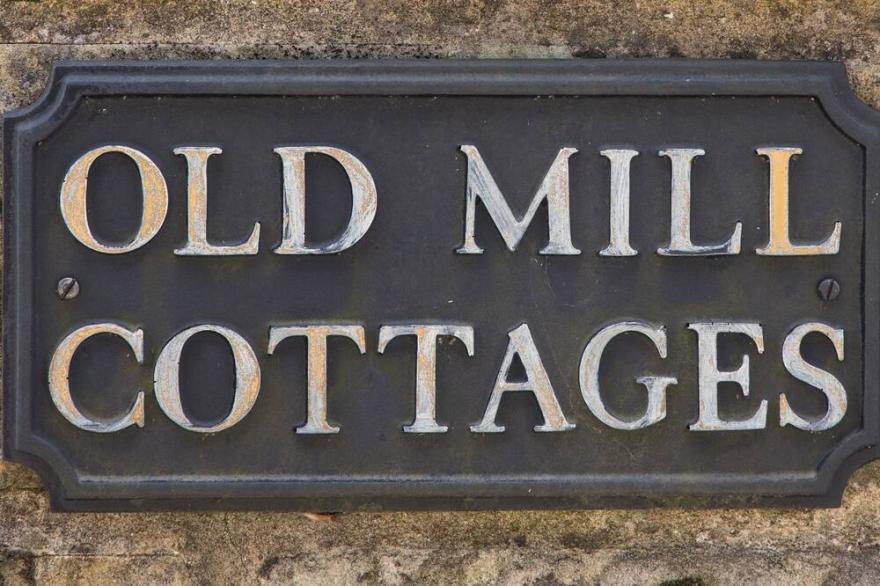 THE FLOUR POT, romantic, character holiday cottage in Rosedale Abbey